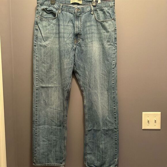 Wrangler Other - Wrangler Men's Relaxed Straight Jeans Blue Size 40x32 5-Pocket Design